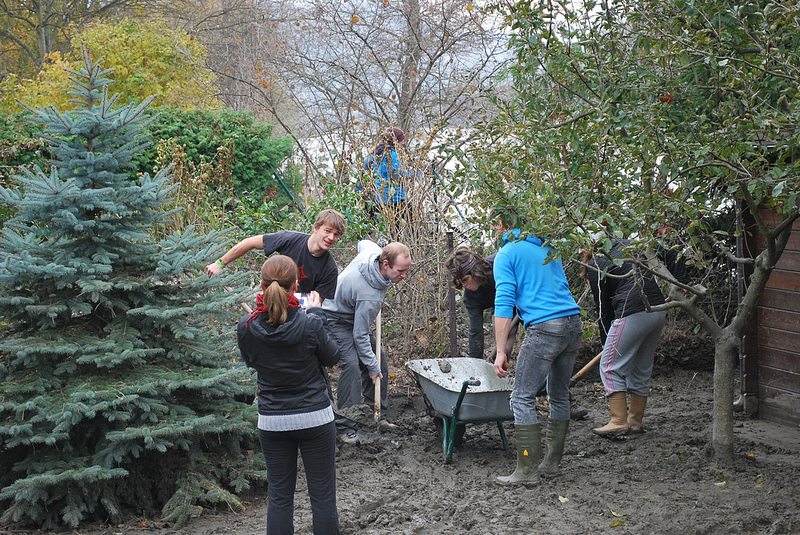 volunteering-while-traveling-sundance-vacations