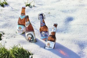 beer-bottles-in-the-snow