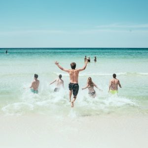 10 Things to Bring to the Beach