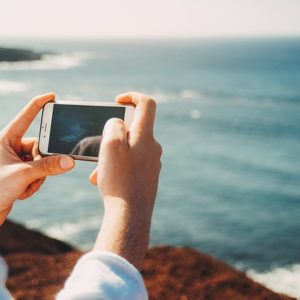 5 Smartphone Accessories Great for Travel